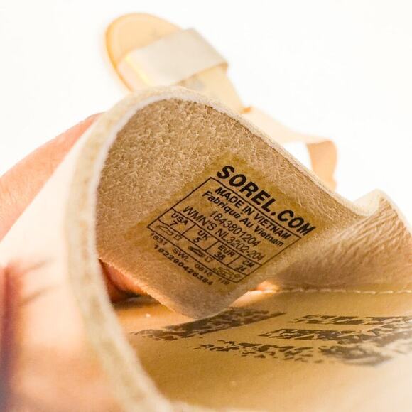 Sorel Women's Metallic Cross Strapped Sandal Size 7 - Picture 4 of 5